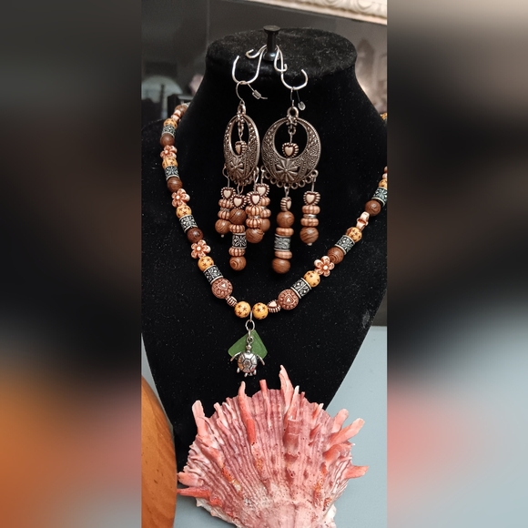 Wood Jewelry & and Sea Glass - Picture 4 of 4